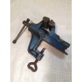 VINTAGE BENCH VISE - WORKING CONDITION