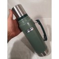 MAGNIFICENT STANLEY 1 LITER FLASK LIKE NEW NEVER USED