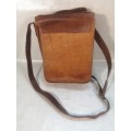 Vintage 1930s 30s brown heavy gauge leather messenger shoulder bag satchel hand stitched
