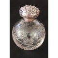 Cut Glass & Sterling Silver  Perfume Bottle ** STUNNING ** Hallmarked W.D Anchor Lion h  ( 1907 )