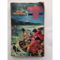 Five Fall into Adventure (Famous Five) (Knight Books)Blyton, Enid 9780340041413