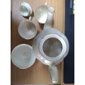 Tuscan Fine English Bone China - 2 x cups, 1 x sugar bowl, 1 x teapot