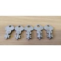 Vintage Cheney Made in England Keys x 5