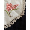 Doilie embroidered(G)