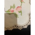 Doilie embroidered (K)