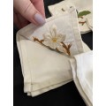 Napkins/serviettes embroidered (G)