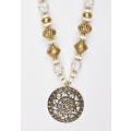 Cut out detail metallic Pendant necklace Ivory/Gold new