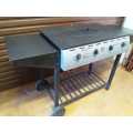 Large 4 burner gas braai, like new with wheels and side tables