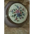 A VINTAGE REGENT OF LONDON POWDER GLASS POT WITH A QUILT DESIGN LID SOLD AS IS