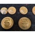 A COLLECTION OF BADGES AND MILITARY UNIFORM BUTTONS SOLD AS IS