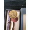 A VINTAGE GENUINE STUART HOUGHTON SEAL LETTER E SET WITH WAX SOLD AS IS