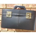 A VINTAGE BLUE LEATHER TYPE COSMETIC CASE
