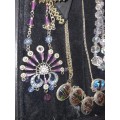 A VINTAGE COLLECTION JOBLOT COSTUME JEWELRY SOLD AS IS