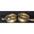 A SET OF VINTAGE BRASS POT TYPE ASH TRAYS