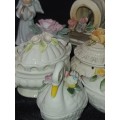 A VINTAGE COLLECTION JOBLOT CERAMIC AND PORCELAN FIGURINES AND ORNAMENTS SOLD AS IS