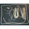 A JOBLOT COSTUME SIMULATED PEARL NECKLACES SOLD AS IS