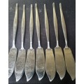A SET OF SEVEN FISH KNIVES SOLD AS IS