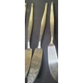 A SET OF SEVEN FISH KNIVES SOLD AS IS