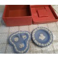 TWO VINTAGE IN GREAT CONDITION WEDGWOOD PLATES TURQOIS BLUE COLOUR SOLD AS IS
