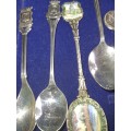 A VINTAGE COLLECTION OF MEMROBILIA TEASPOONS AND A TONG FROM VARIUOS COUNTRIES