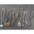AN EXCEPTIONALLY GOOD CONDITION VINTAGE COSTUME NECKLACES