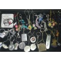 A JOBLOT VINTAGE AND MODERN CELLPHONE CHARMS AND KEYRINGS SOLD AS IS