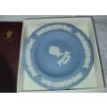 A COLLECTION OF WEDGEWOOD PLATES SOLD AS IS