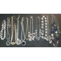 A DISCERNING LADIES VINTAGE COLLECTION OF QUALITY NECKLACES SOLD AS IS