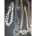 A DISCERNING LADIES VINTAGE COLLECTION OF QUALITY NECKLACES SOLD AS IS