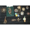 A COLLECTION OF VINTAGE BROOCHES WITH SEMI PRECIOUS STONES NOT TESTED SOLD AS IS