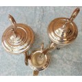 A BEAUTIFUL VINTAGE SERANGO EPNS TEA JUG AND SUGAR BOWL SET IN GOOD CONDITION SOLD AS IS