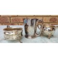 A MIXED VINTAGE JOBLOT MILK JUGS AND A BEER MUG ALL EPNS SOLD AS IS