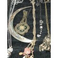 A DISCERNING LADIES QUALITY COLLECTION COSTUME NECKLACES SOLD AS IS