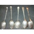 A COLLECTION OF VINTAGE CUTLERY SOLD AS IS