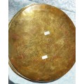 AN EXTRA LARGE VINTAGE BRASS SERVING TRAY SOLD AS IS