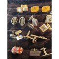 A RETIRED GENTLEMENS COLLECTION GOLD PLATED VINTAGE CUFFLINKS SOLD AS IS