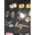 A RETIRED GENTLEMENS COLLECTION GOLD PLATED VINTAGE CUFFLINKS SOLD AS IS