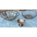 A VINTAGE JOB LOT EPNS AND STAINLESS STEEL SERVING BASKETS SOLD AS IS