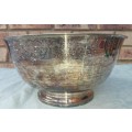 A VINTAGE PAUL REVERE REPRODUCTION ONEIDA USA SILVER PLATED SERVING BOWL SOLD AS IS