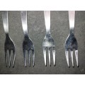 A SET OF 8 VINTAGE STAINLESS STEEL DESERT FORKS SOLD AS IS