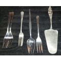 A COLLECTION OF EPNS AND STAINLESS-STEEL CUTLERY SOLD AS IS