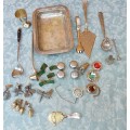 A VINTAGE JOB LOT KITCHENALIA SOLD AS IS