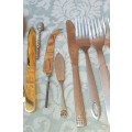 A VINTAGE COLLECTION JOB LOT KITCHENALIA SOLD AS IS