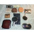 A VINTAGE AND ANTIQUE COLLECTION OF MIRRORS AND COMPACTS