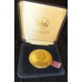 GOLDEN JUBILEE ELIZABETH II,1952-2002 GOLDPLATED COIN, ST GEORGES CHAPEL WINDSOR CASTLE