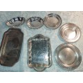 A VINTAGE AND ANTIQUE JOB LOT COLLECTION OF SERVING TRAYS SOLD AS IS