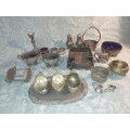A VINTAGE AND ANTIQUE JOB LOT COLLECTION OF KITCHENALIA AND SILVERPLATED ORNAMENTS