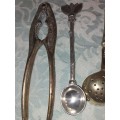 A COLLECTION OF KITCHENALIA VINTAGE CUTLERY SOLD AS IS