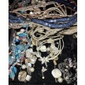 A BULK VINTAGE COLLECTION COSTUME NECKLACES SOLD AS IS
