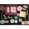A VINTAGE COLLECTION OF ACCESSORIES FOR THE LADY`S